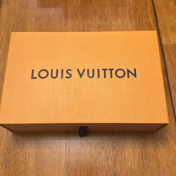 Louis Vuitton Box - Accessory Size - Picture 2 of 6